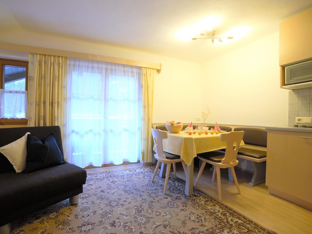 Apartment photo 2
