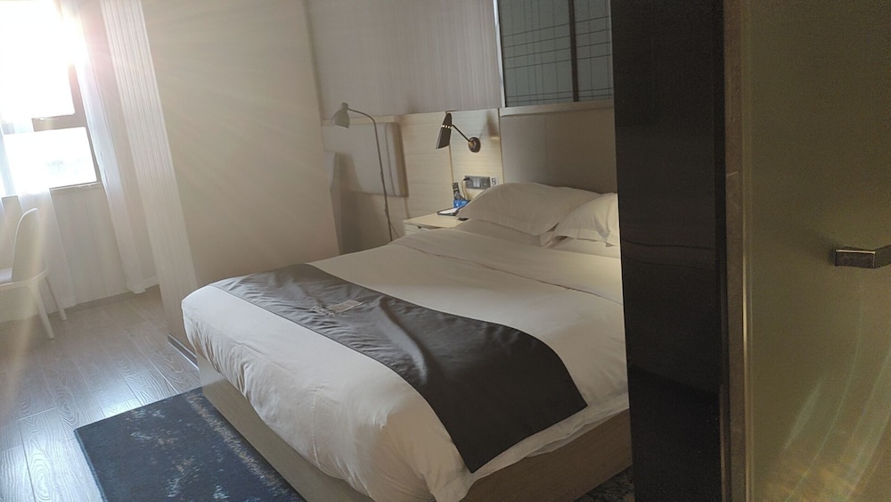Standard Room, 1 Queen Bed