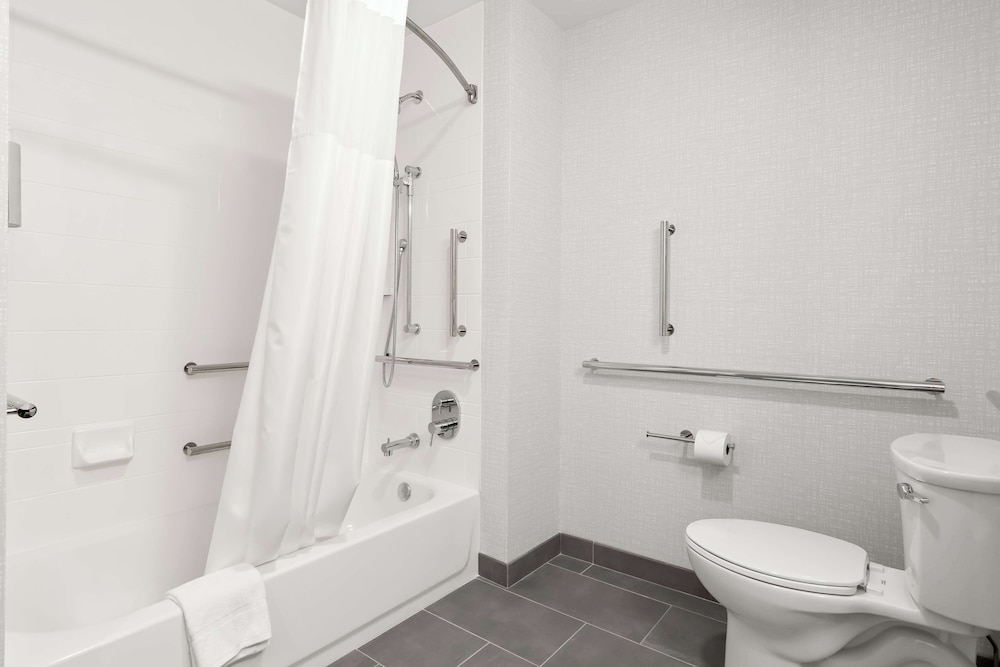 Studio, 2 Queen Beds, Accessible, Bathtub - Photo 9