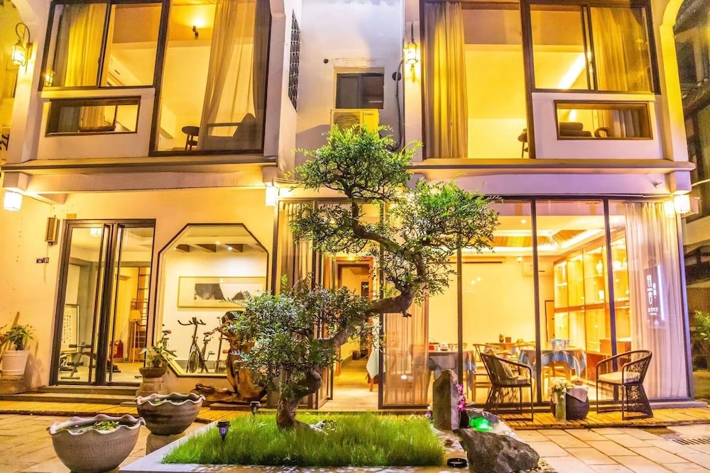 Elite House photo 2