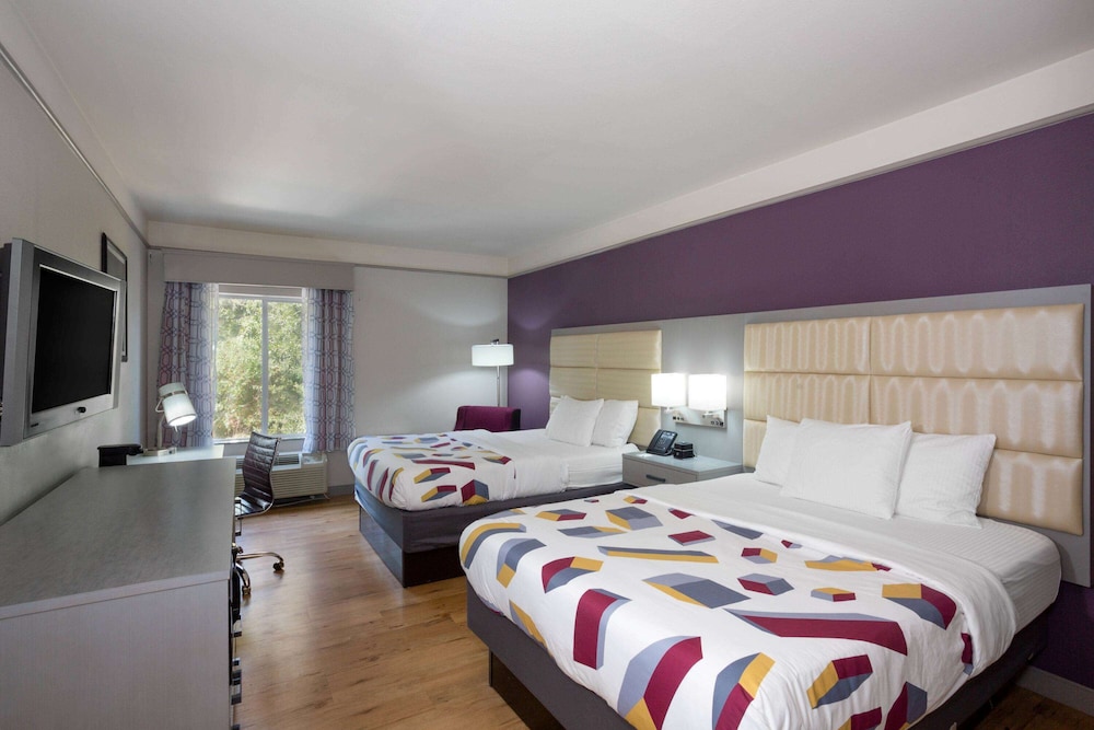 Room, 2 Queen Beds - Photo 1