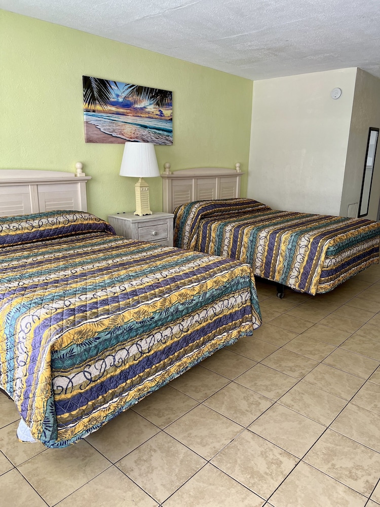Standard Room, 2 Queen Beds, Non Smoking, Private Bathroom (2 Queen Beds Ocean View) photo 1