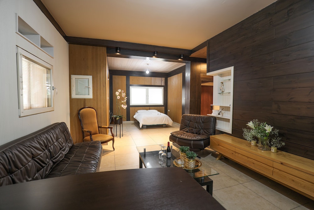 Mary's Well Apartment photo 3