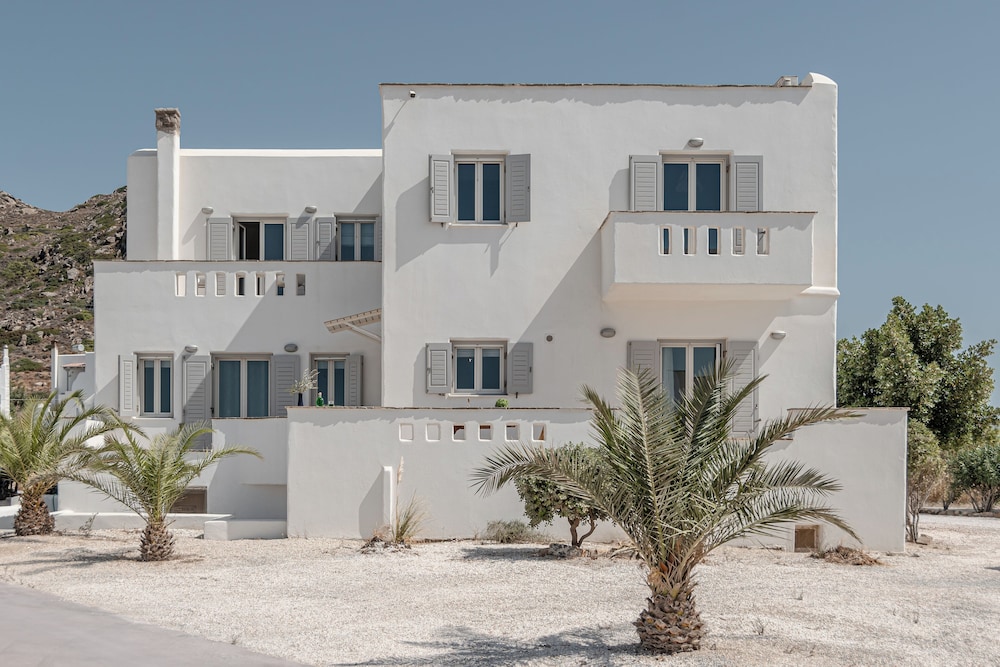 Orkos Beach Villa with Hot tub