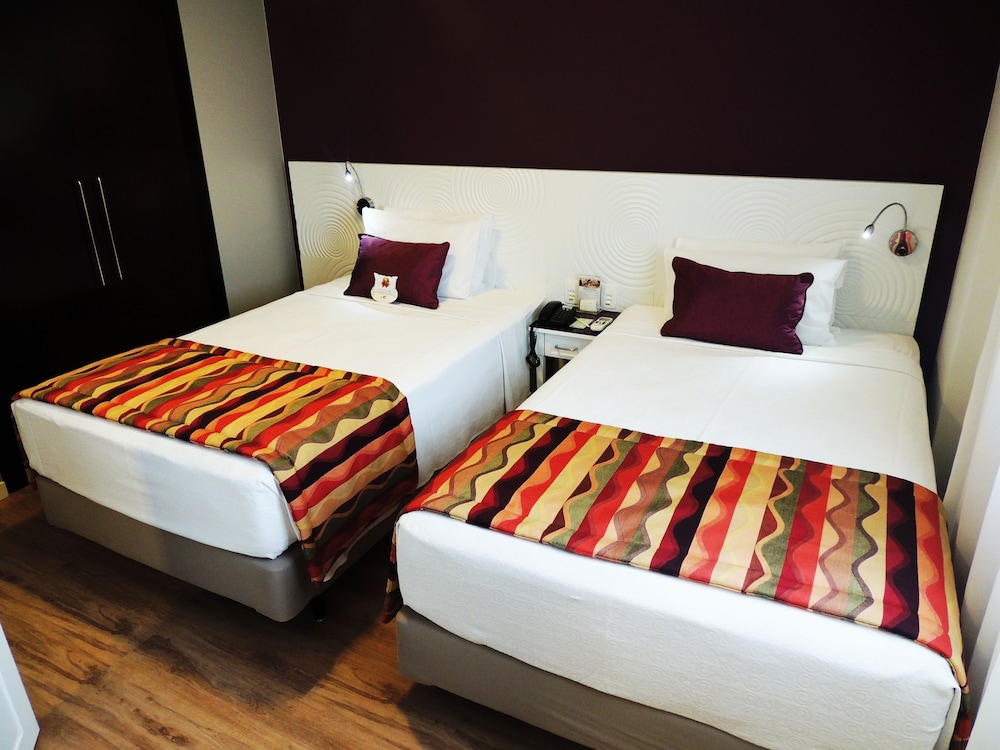 Luxury Suite, 2 Twin Beds, Non Smoking - Photo 1