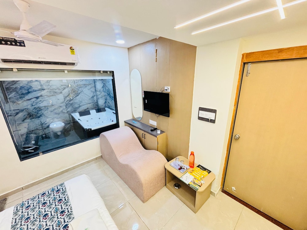 Deluxe Room, City View