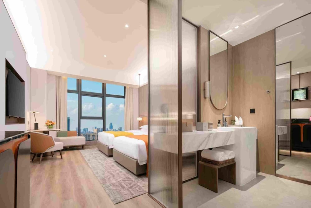 Deluxe Room, Multiple Beds, City View
