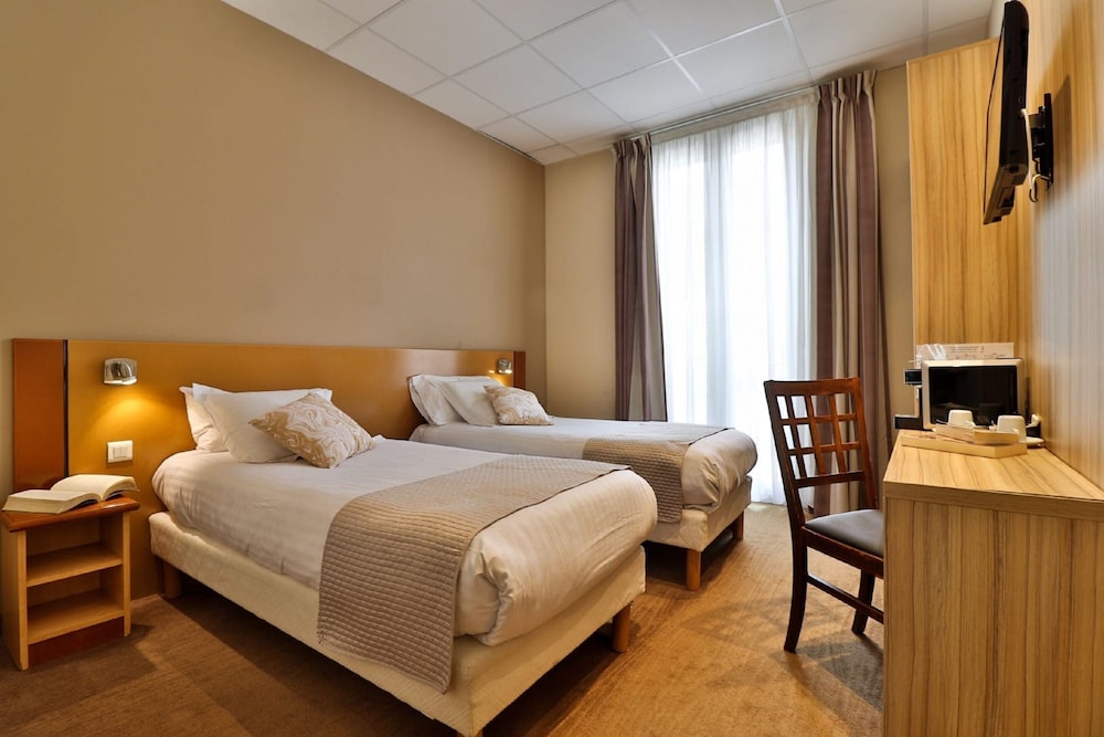 Standard Twin Room - Photo 1