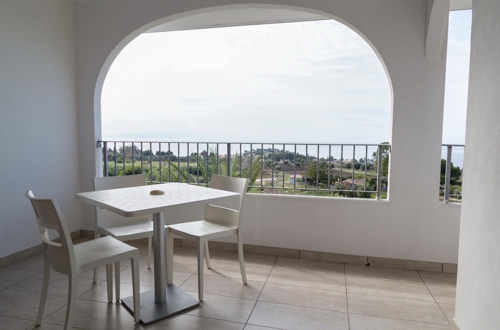 Panoramic Apartment, 1 Bedroom, Partial Sea View