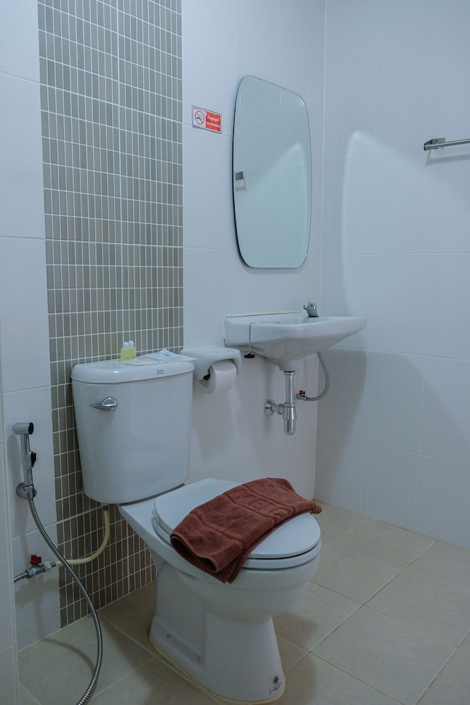 Basic Room, 1 King Bed, Non Smoking, Lanai - Photo 2