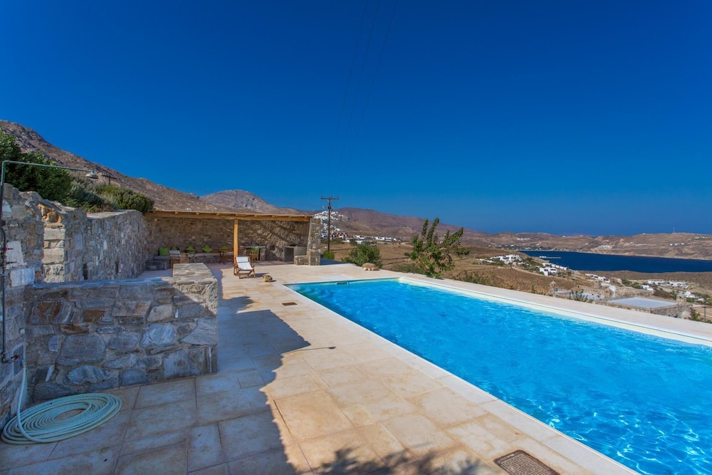 Villa photo 2