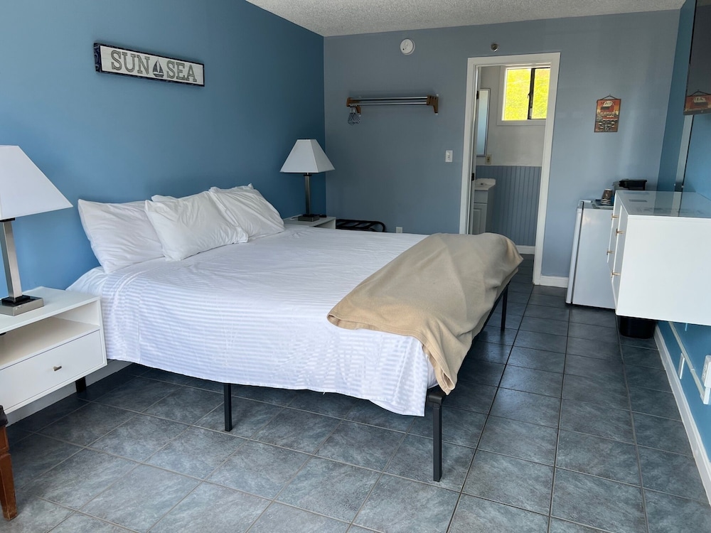 Comfort Room, 1 King Bed, Non Smoking photo 3