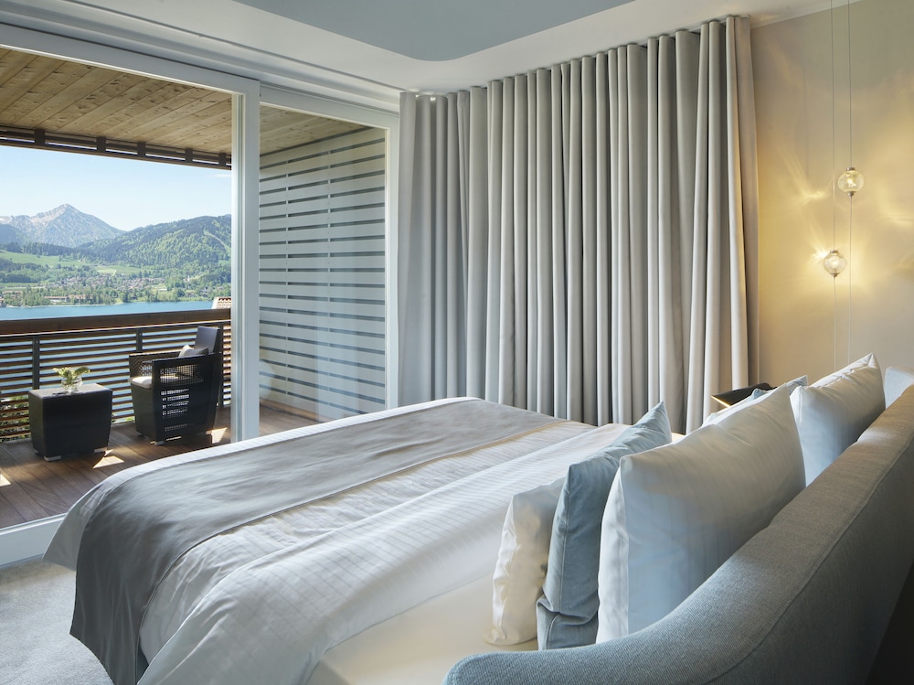 Deluxe double room lake side | first floor | building Wallberg