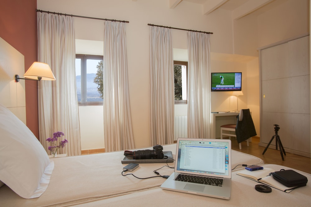 Basic Double Room, 2 Twin Beds photo 2