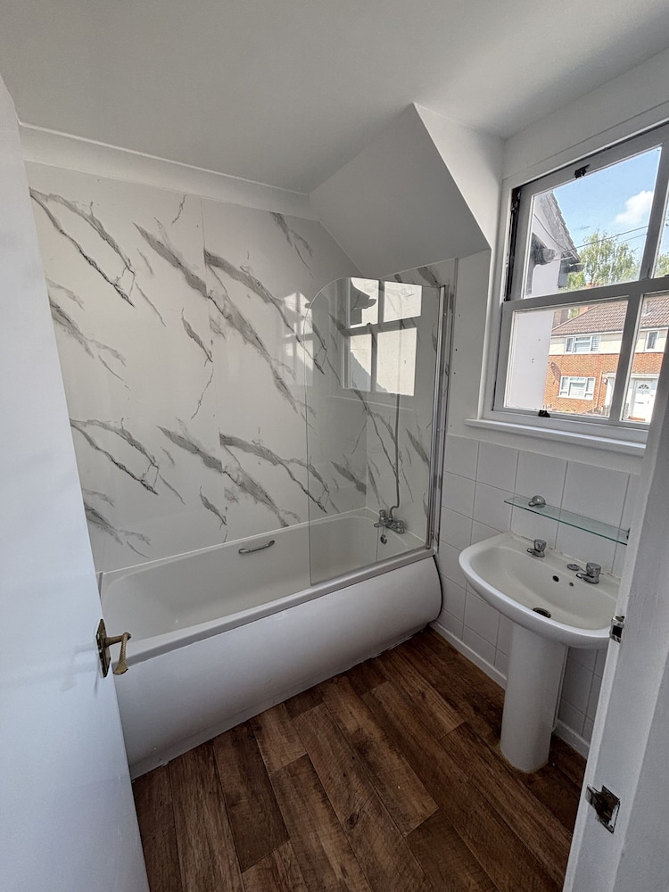 Standard Suite, Ensuite photo 2