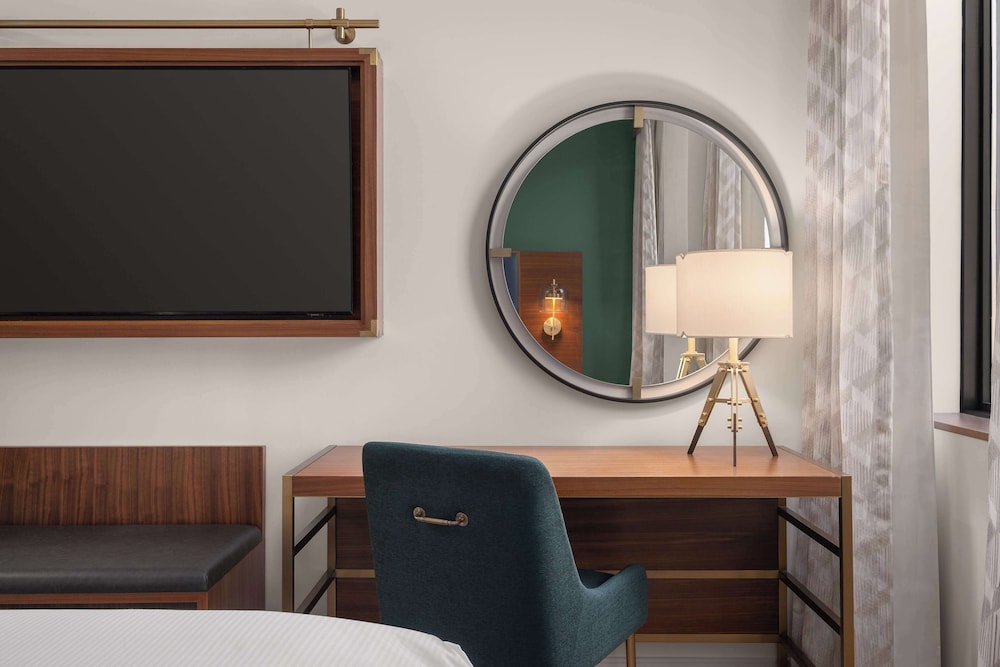 Room, 2 Queen Beds, Accessible, Theater View - Photo 3