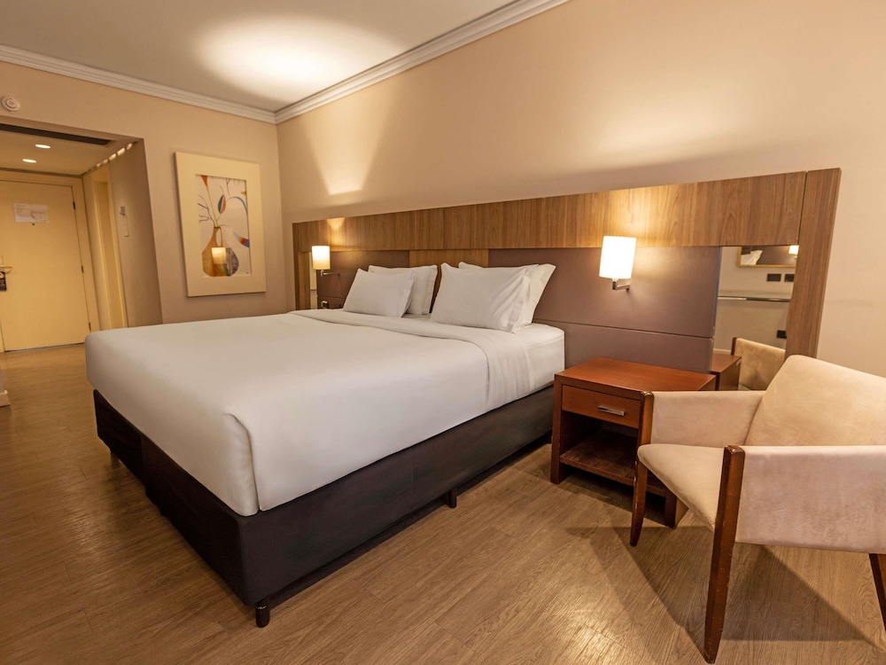 Luxury Suite, 1 King Bed, Bathtub - Photo 1