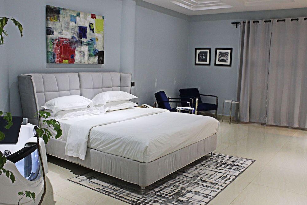 Luxury Studio Suite, 1 King Bed, Accessible, Ground Floor