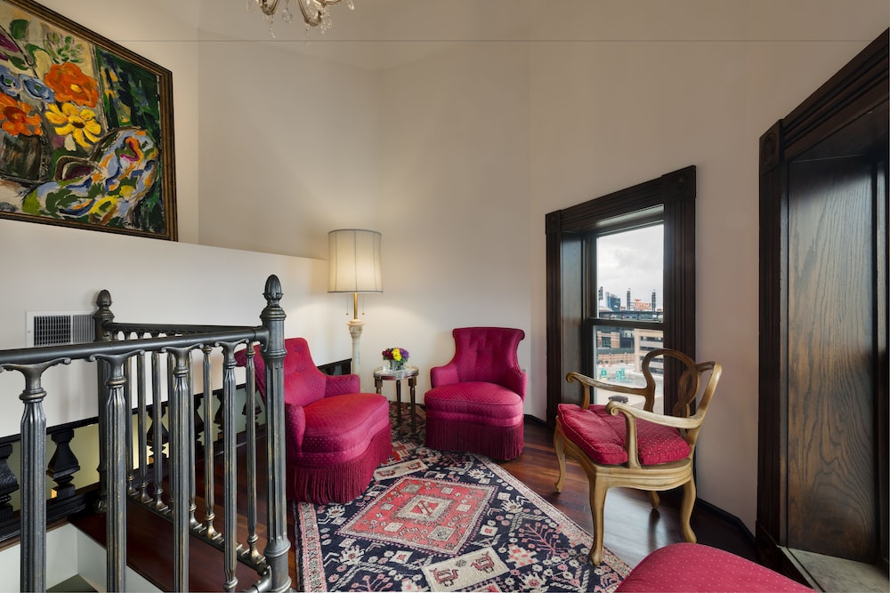 Premium Suite, 1 King Bed (Loft) photo 2