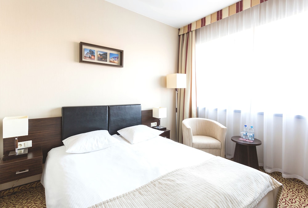 Double Room, 1 Queen Bed photo 1