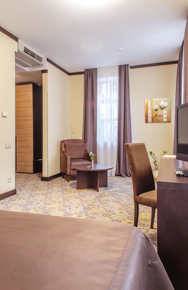Classic Double or Twin Room photo 3