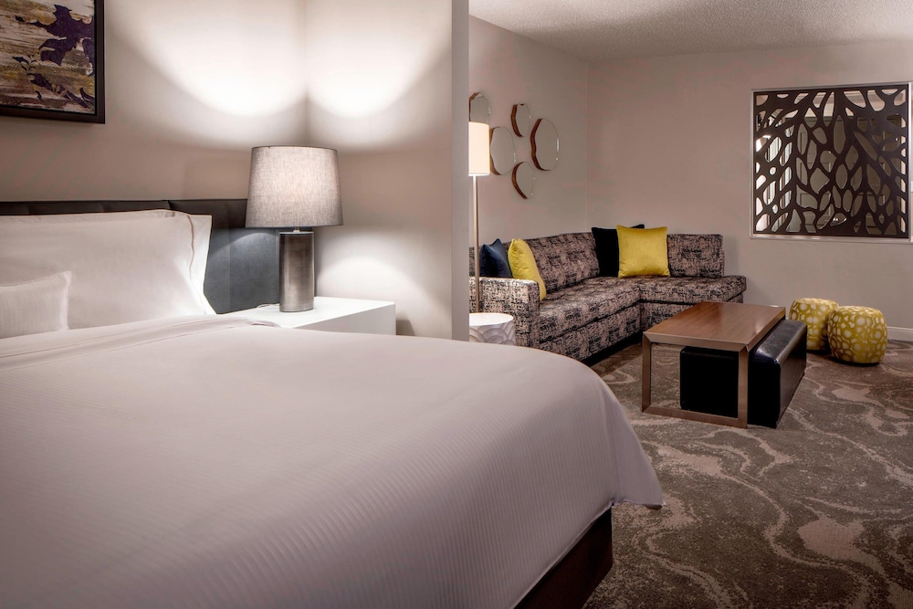 Executive Room, 1 Double Bed, Corner - Photo 2