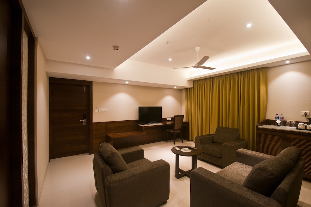 Suite - Photo 3