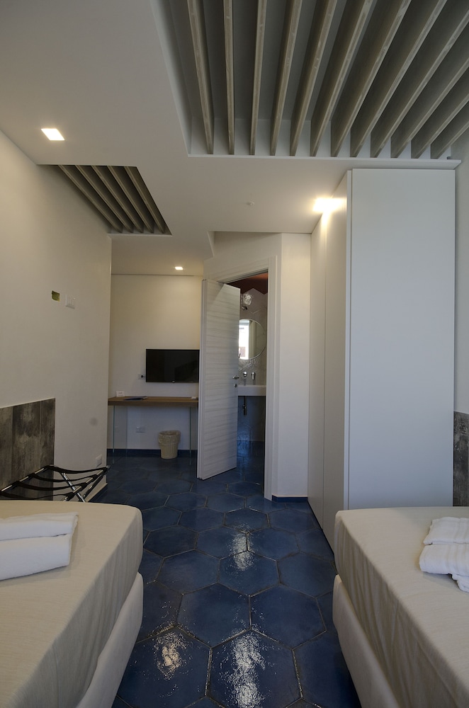 Standard Double or Twin Room photo 2