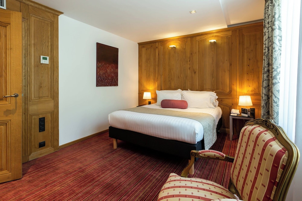 Standard Room, 1 Queen Bed - Photo 1