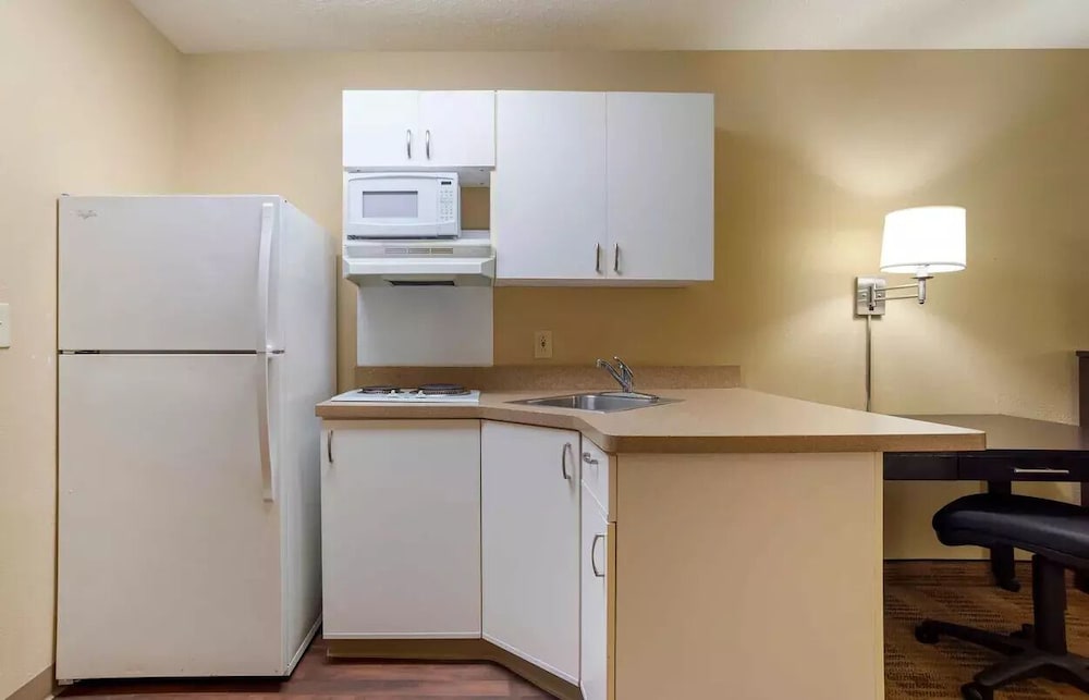 Suite, Non Smoking, Kitchenette (2 King Beds) - Photo 5