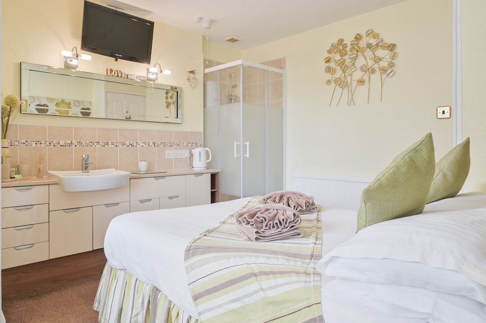 Double: The Green Room (Shower in Room) photo 2