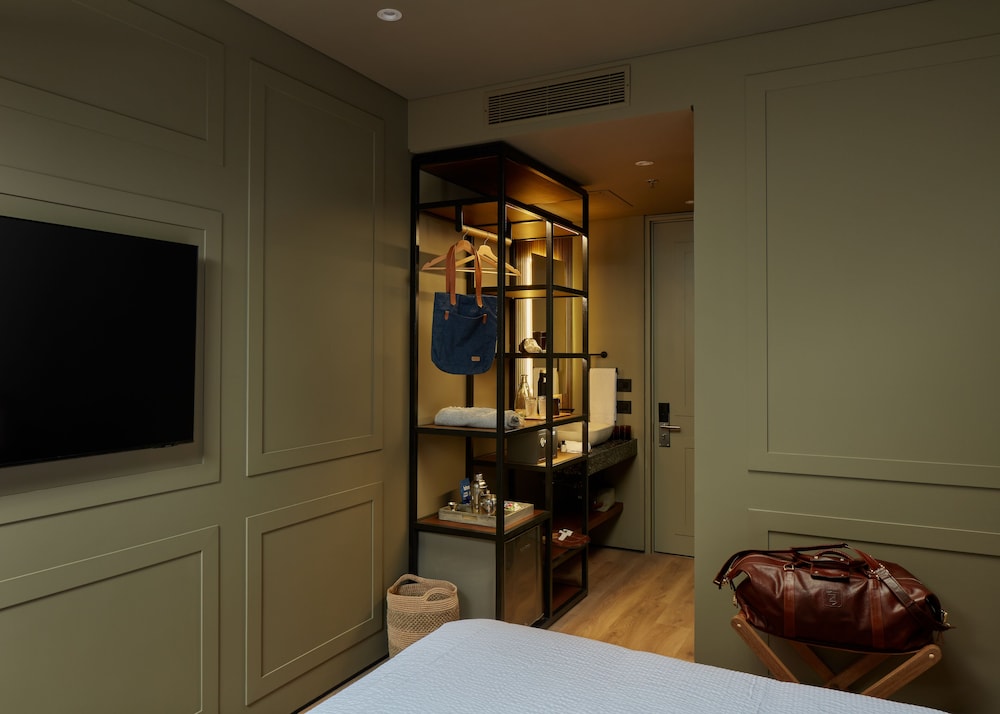 Superior Room, 1 Queen Bed - Photo 2