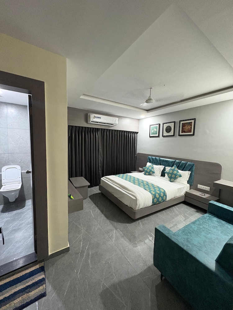 Deluxe Room, City View photo 3