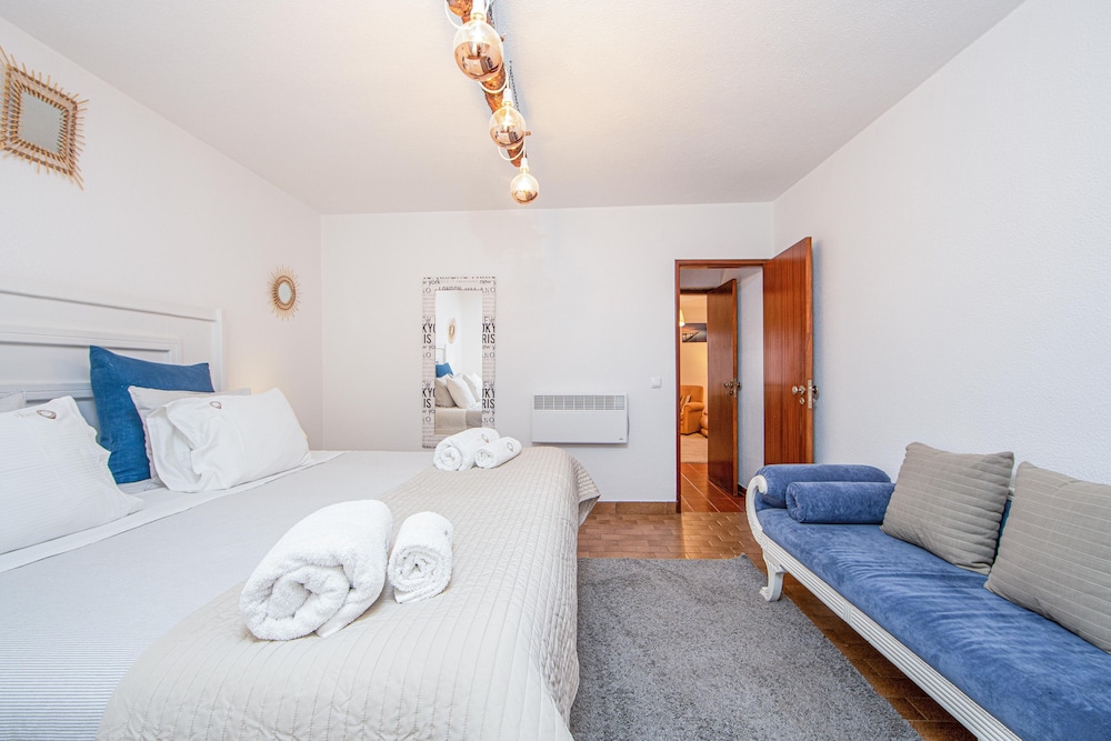 Family Condo, 2 Bedrooms, Pool Access, Beachside (10) photo 3