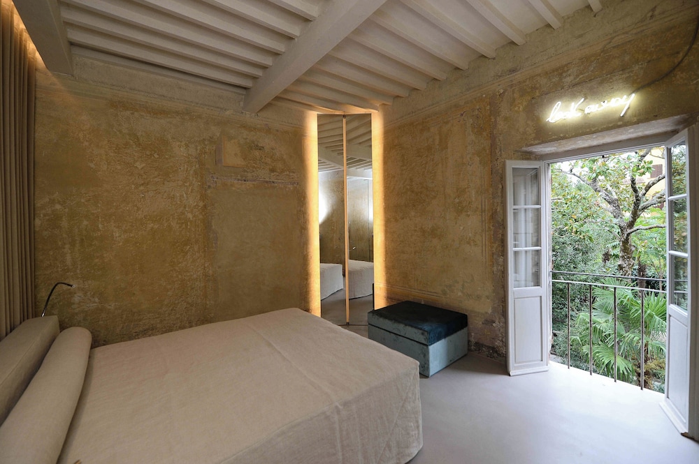 Deluxe Room, 1 King Bed, Garden View photo 3