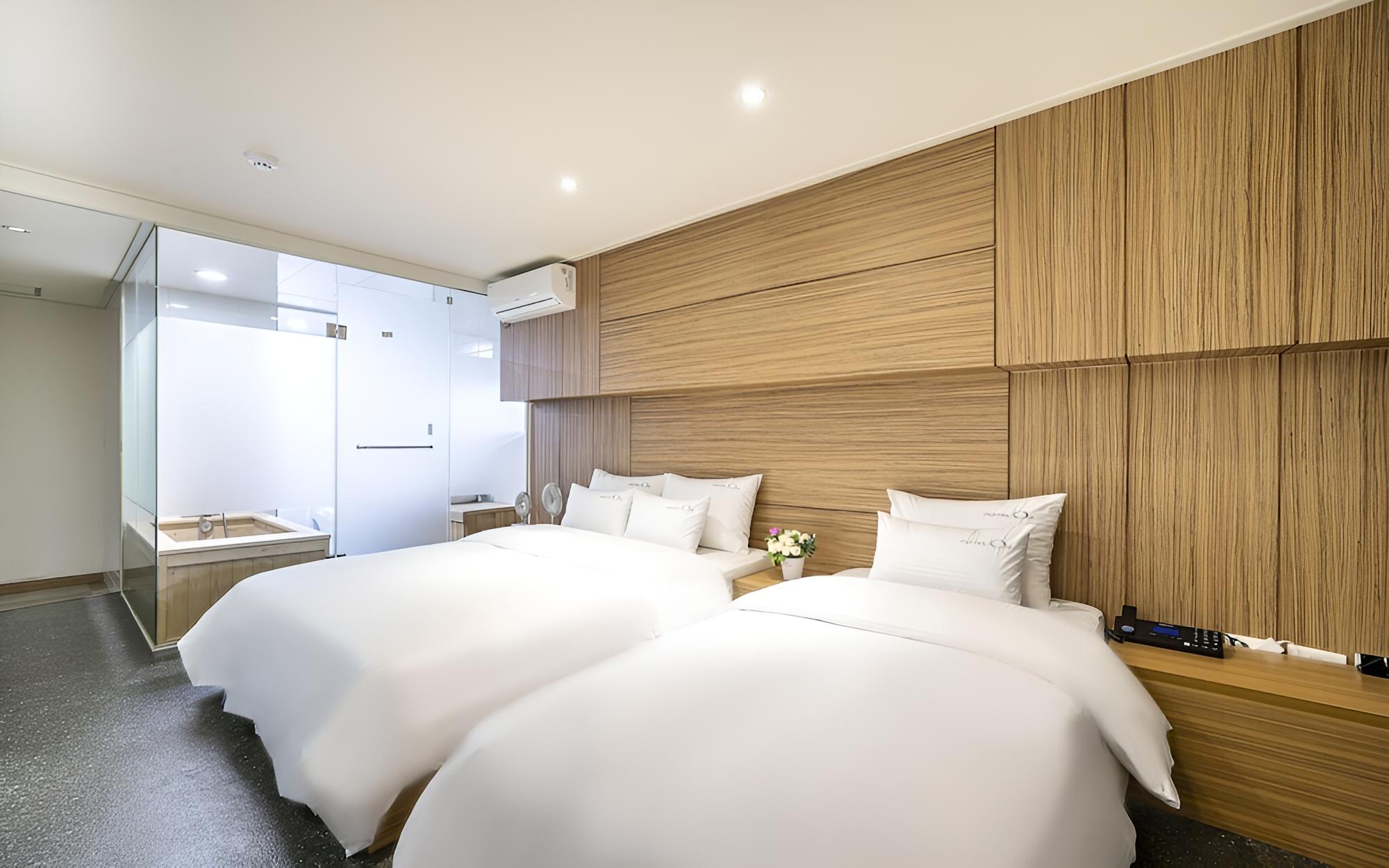 Room (Twin - Hinoki Tub (Air Purifier Netfl)