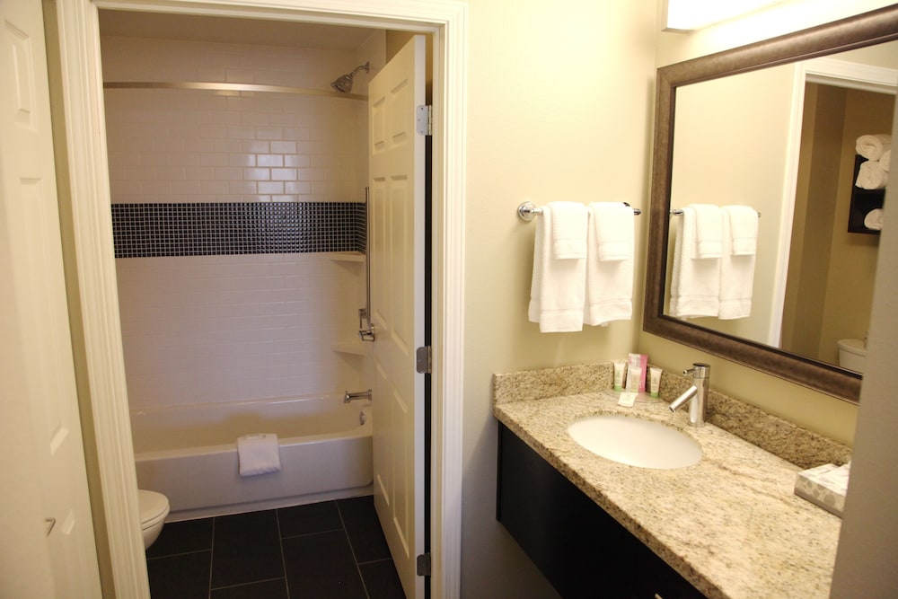 Suite, 1 Bedroom, Kitchen (1 Queen Bed, Sofa Bed) photo 3