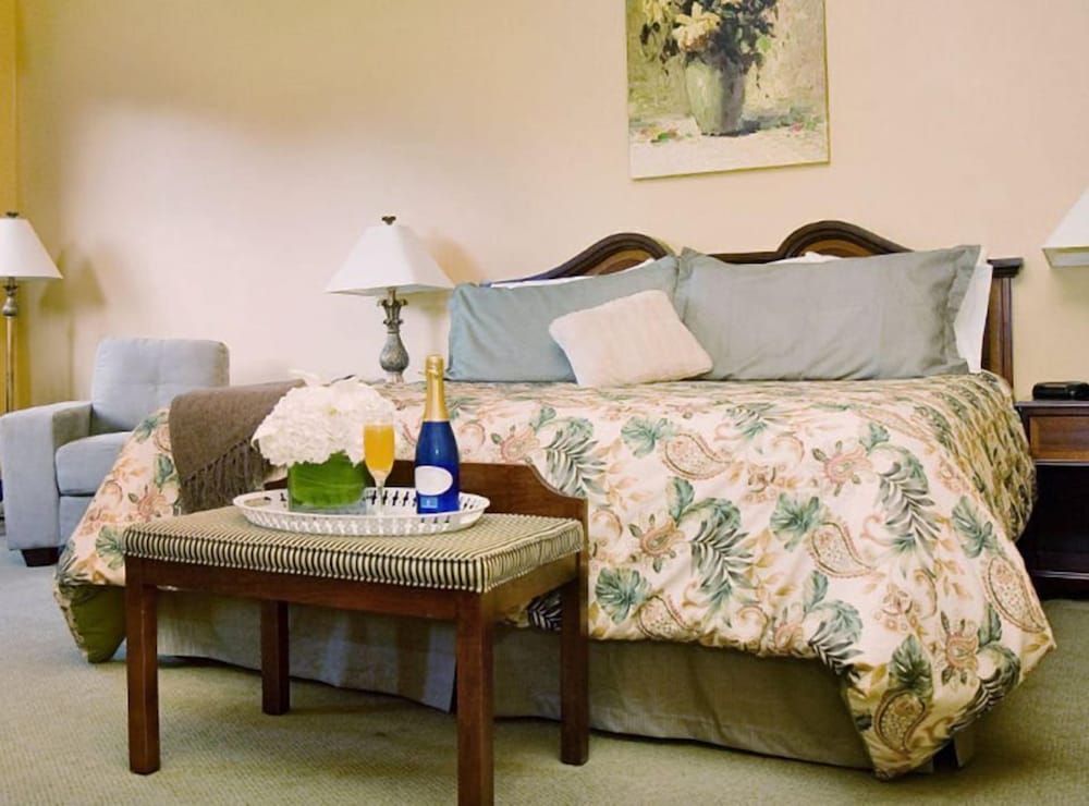Deluxe Room, 1 King Bed, Balcony, River View