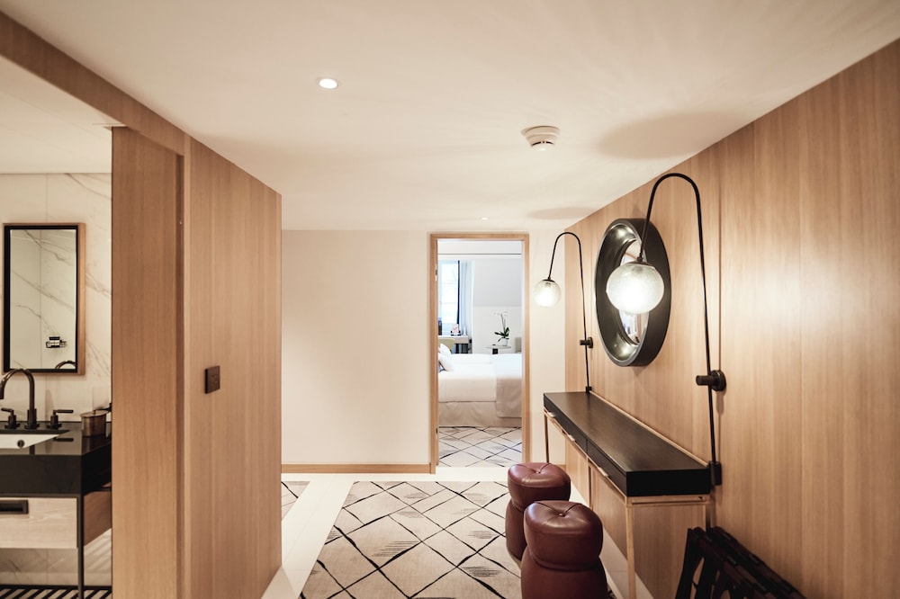 Riverside Signature Suite - Photo 4