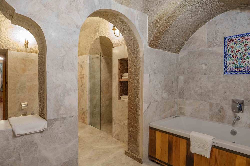 Executive Suite - Photo 8