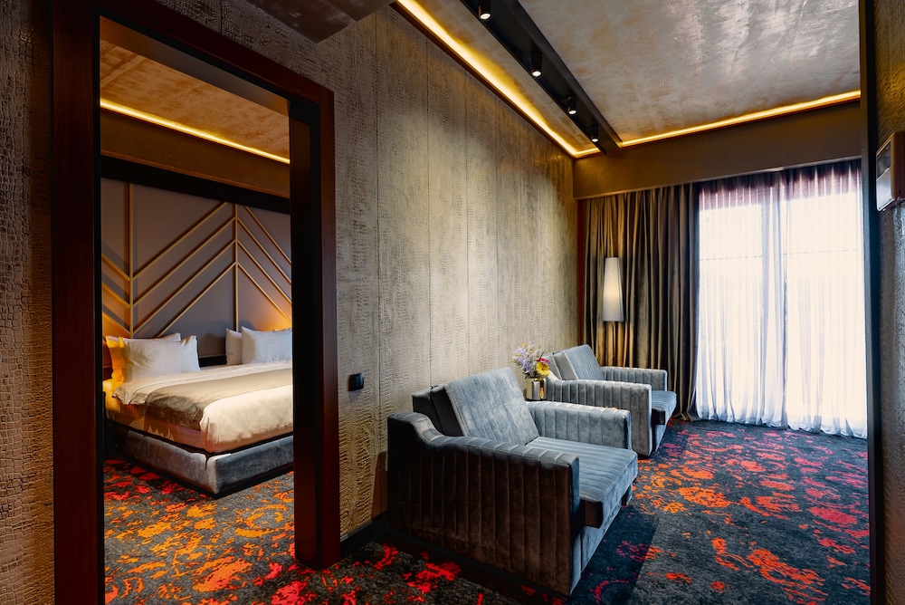 Family Suite, 1 King Bed, City View photo 1