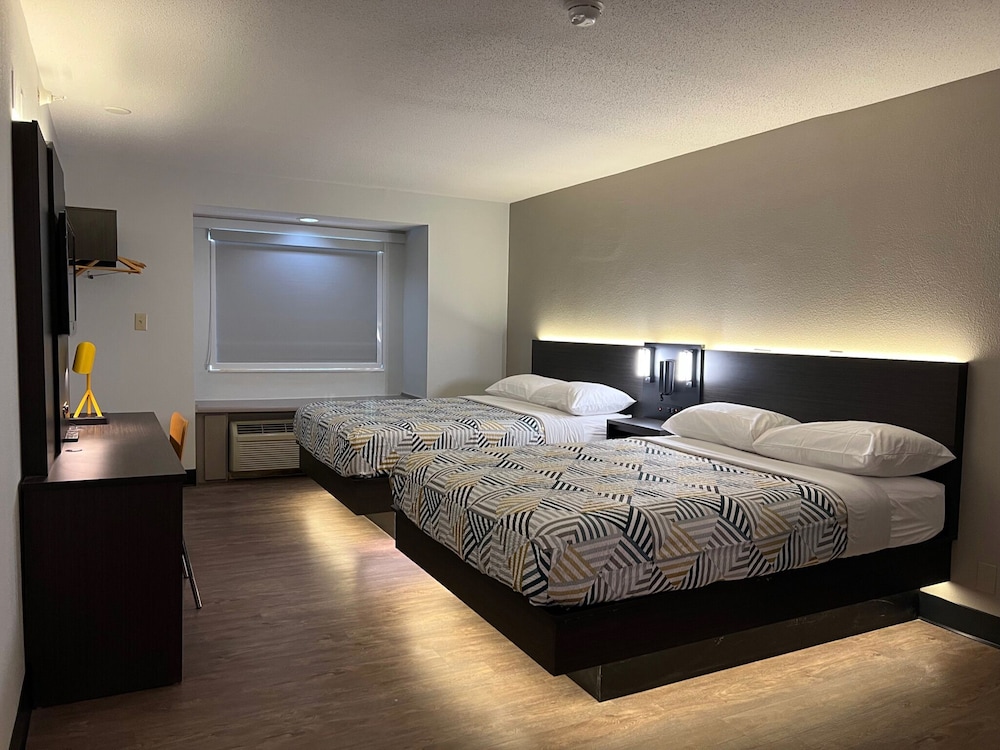 Standard Room, 2 Queen Beds, Accessible, Non Smoking - Photo 2