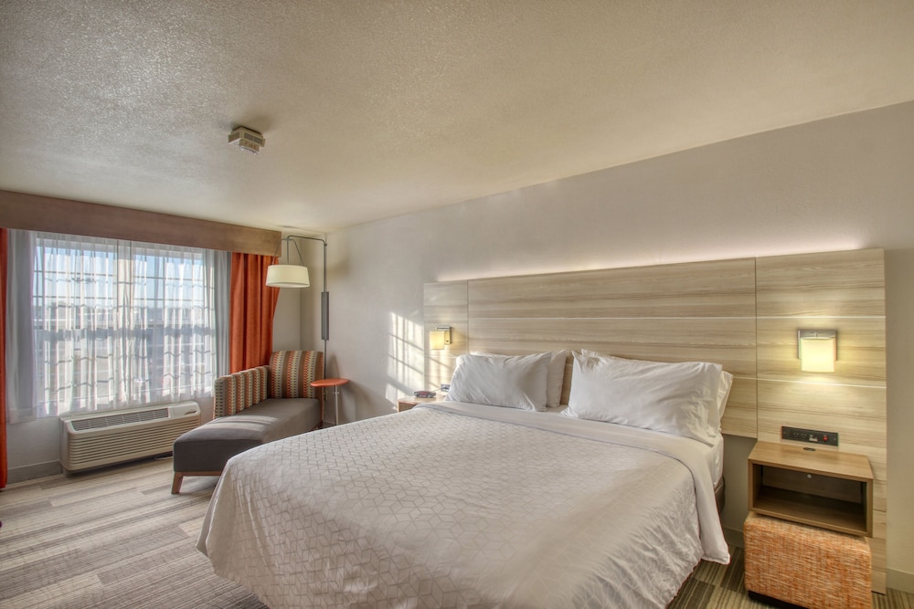 Standard Room, 1 King Bed - Photo 6