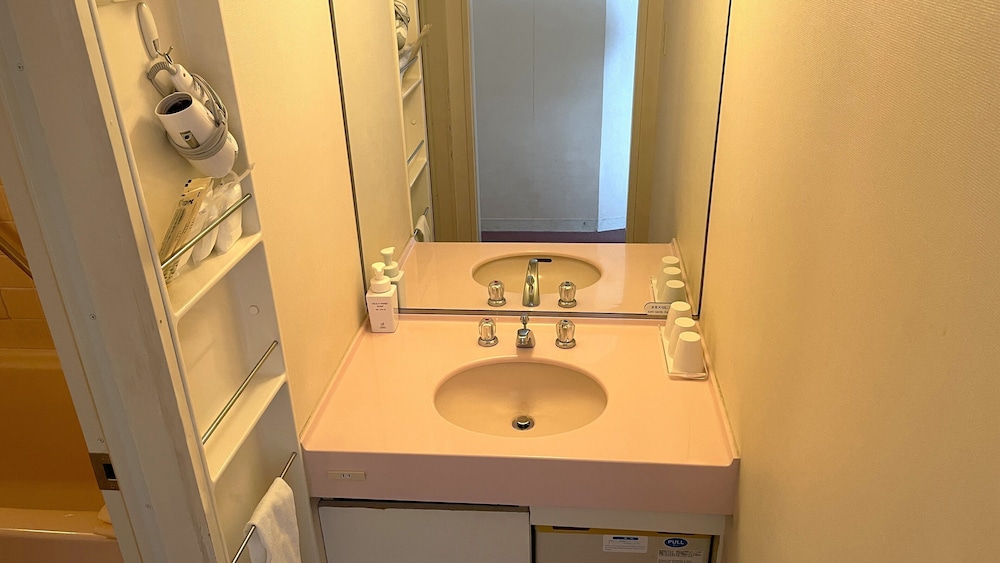 Wing 6 - Twin Room A, Non Smoking - Photo 3