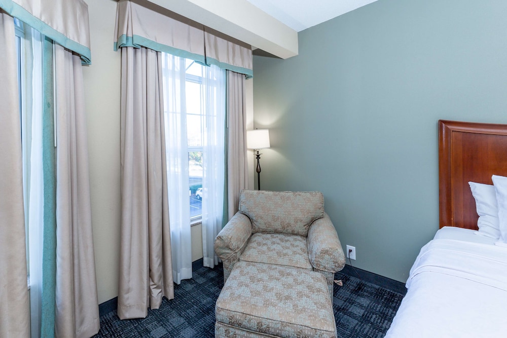 Suite, 2 Queen Beds, Non Smoking - Photo 2
