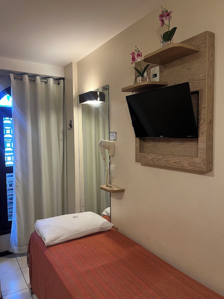 Economy Triple Room photo 3