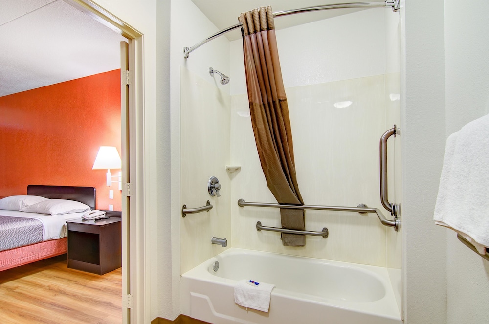 Standard Room, 2 Queen Beds, Accessible, Non Smoking - Photo 8