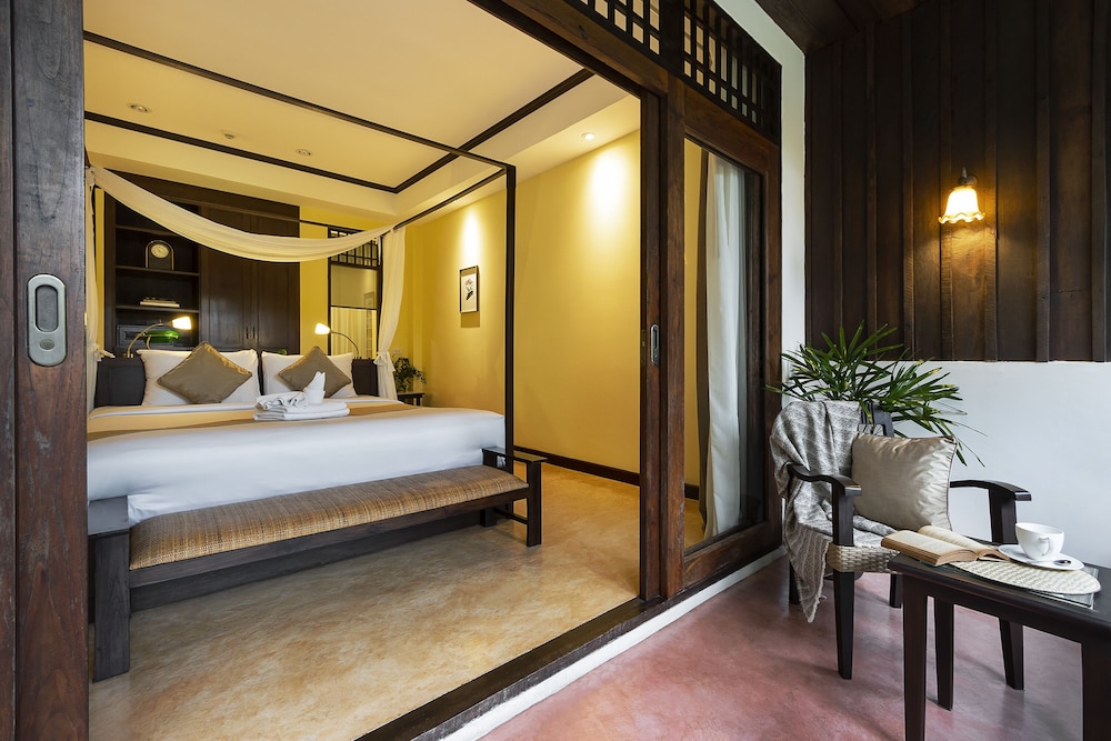 Deluxe Double Room, 1 King Bed, Bathtub photo 3