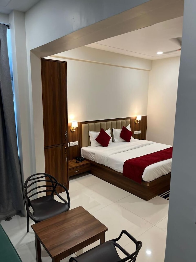 Deluxe Double Room, Balcony, Garden View