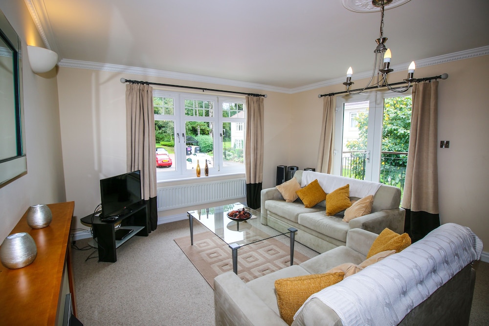 Luxury Apartment, 2 Bedrooms, Accessible (3E, Abbotsford) photo 2